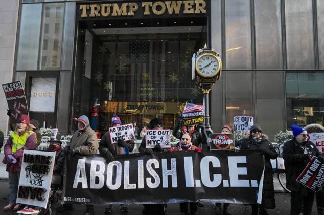 Protesters rally in NYC against Trump administration s immigration policy NEW YORK, UNITED STATES - DECEMBER 14: Members of Rise and Resist and the Resistance Revival Chorus rallied in front of Trump Tower to protest Trump administration s immigration policy in New York City, on Sunday, December 14, 2025, in New York, United States. Selcuk Acar Anadolu New York United States. Editorial use only. Please get in touch for any other usage.  Copyright: x2025xAnadoluxSelcukxAcarx