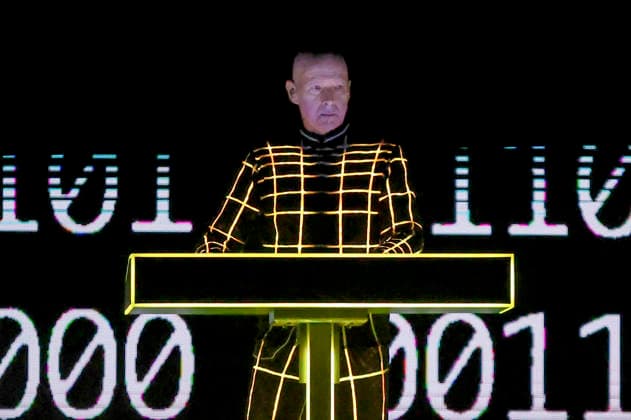 Henning Schmitz von Kraftwerk live bei einem Konzert ihrer Multimedia Tour in der Mitsubishi Electric Halle. Duesseldorf, 14.12.2025