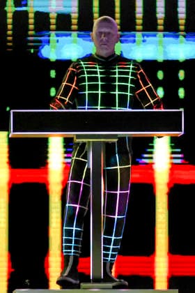 Henning Schmitz von Kraftwerk live bei einem Konzert ihrer Multimedia Tour in der Mitsubishi Electric Halle. Duesseldorf, 14.12.2025
