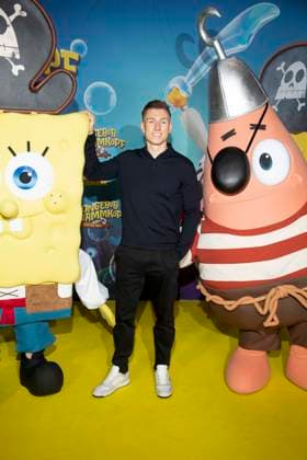 ABBberlin: Der Youtuber iCrimax Maximilian Schuster zu Gast auf dem gelben Teppich bei der Deutschlandpremiere von SPONGEBOB SCHWAMMKOPF PIRATEN AHOI! im Kino in der Kulturbrauerei in am 14.12.2025 Berlin Deutschland