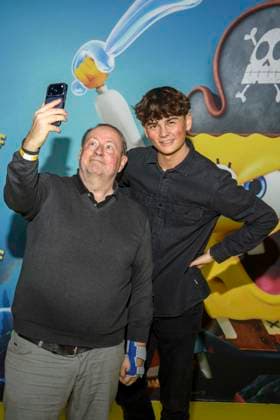 ABBberlin: Sven Plate und Benni BK zu Gast auf dem gelben Teppich bei der Deutschlandpremiere von SPONGEBOB SCHWAMMKOPF PIRATEN AHOI! im Kino in der Kulturbrauerei in am 14.12.2025 Berlin Deutschland