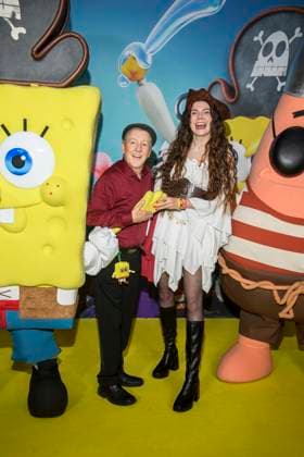 ABBberlin: Santiago Ziesmer und Klaudia Giez zu Gast auf dem gelben Teppich bei der Deutschlandpremiere von SPONGEBOB SCHWAMMKOPF PIRATEN AHOI! im Kino in der Kulturbrauerei in am 14.12.2025 Berlin Deutschland