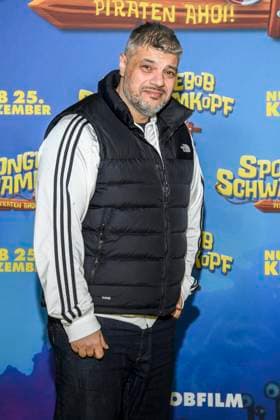 ABBberlin: Imad Mardnli zu Gast auf dem gelben Teppich bei der Deutschlandpremiere von SPONGEBOB SCHWAMMKOPF PIRATEN AHOI! im Kino in der Kulturbrauerei in am 14.12.2025 Berlin Deutschland