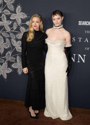 Testament of Ann Lee Premiere - Los Angeles, USA LOS ANGELES, USA. December 14, 2025: Amanda Seyfried & Thomasin McKenzie at the premiere of The Testament of Ann Lee at the Linwood Dunn Theatre. Los Angeles CA USA  Copyright: xPaulxSmith Featureflashx