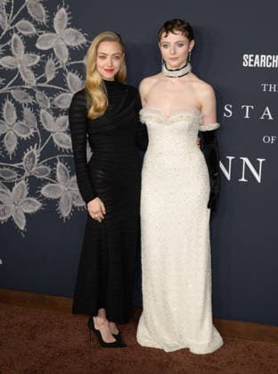Testament of Ann Lee Premiere - Los Angeles, USA LOS ANGELES, USA. December 14, 2025: Amanda Seyfried & Thomasin McKenzie at the premiere of The Testament of Ann Lee at the Linwood Dunn Theatre. Los Angeles CA USA  Copyright: xPaulxSmith Featureflashx