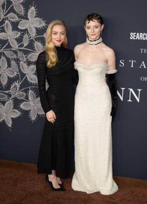 Testament of Ann Lee Premiere - Los Angeles, USA LOS ANGELES, USA. December 14, 2025: Amanda Seyfried & Thomasin McKenzie at the premiere of The Testament of Ann Lee at the Linwood Dunn Theatre. Los Angeles CA USA  Copyright: xPaulxSmith Featureflashx