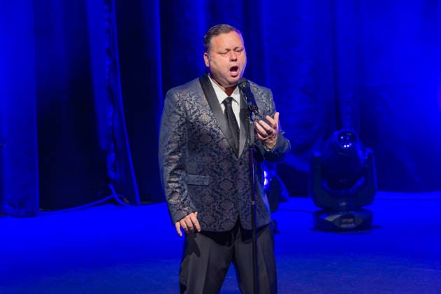 Paul Potts live bei Paul Potts & Friends in der Stadthalle Krone. Bautzen, 14.12.2025