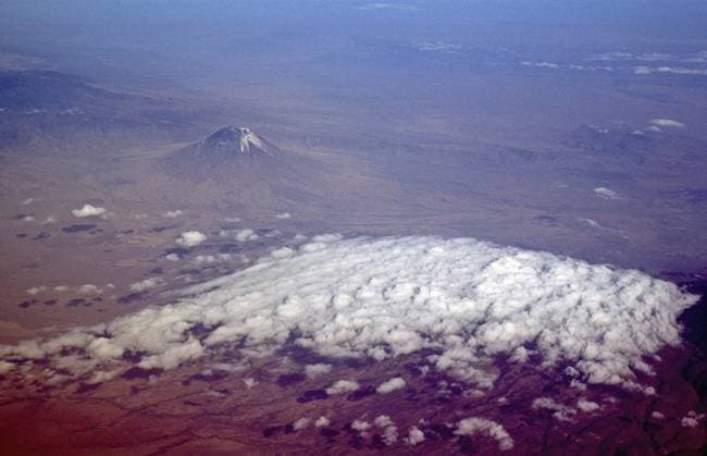 Luftaufnahme, Kilimandscharo, Tansania, Afrika, Juni 2000, vintage, retro, alt, historisch Aerial view, Kilimanjaro, Tanzania, Africa, June 2000, vintage, retro, old, historic Copyright: imageBROKER SiegfriedxKuttig iblshg15905972.jpg