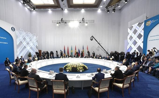 Supreme Eurasian Economic Council meeting in Nur-Sultan NUR-SULTAN - KAZAKHSTAN - MAY 29: (----EDITORIAL USE ONLY – MANDATORY CREDIT - KREMLIN PRESS OFFICE HANDOUT - NO MARKETING NO ADVERTISING CAMPAIGNS - DISTRIBUTED AS A SERVICE TO CLIENTS----) Eurasian Economic Commission Board Chairman Tigran Sargsyan, Armenian Prime Minister Nikol Pashinyan, Belarus President Alexander Lukashenko, Kyrgyz President Sooronbay Jeenbekov, Kazakh President Kassym-Jomart Tokayev, Kazakhstan s former President Nursultan Nazarbayev, Russian President Vladimir Putin, Tajik President Emomali Rahmon, Moldovan President Igor Dodon and CIS (the Commonwealth of Independent States) Executive Secretary Sergei Lebedev take part in the meeting of the Supreme Eurasia  Copyright: x2025xAnadoluxKremlinxPressxOfficex xHandoutx