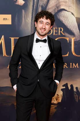 Schauspieler Jaouhar Ben Ayed bei der Weltpremiere des Films Der Medicus II im Cinedom. Köln, 15.12.2025 NRW Deutschland Copyright: xChristophxHardtx