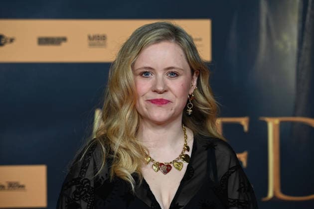 Evelyn CRAVEN, Schauspielerin, Portraet, Porträt, Portrait, Angeschnittenes Einzelbild, Einzelmotiv, Roter Teppich, Red Carpet Show, Ankunft, arrival, Filmpremiere DER MEDICUS 2 am 15.12.2025 im Cinedom-Kino in Koeln,
