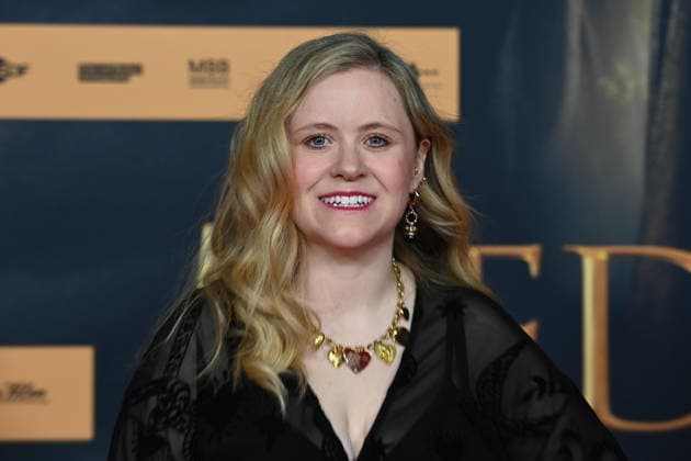 Evelyn CRAVEN, Schauspielerin, Portraet, Porträt, Portrait, Angeschnittenes Einzelbild, Einzelmotiv, Roter Teppich, Red Carpet Show, Ankunft, arrival, Filmpremiere DER MEDICUS 2 am 15.12.2025 im Cinedom-Kino in Koeln,