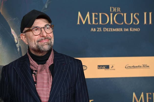 Philipp STOELZL, Stölzl, Regisseur, Portraet, Porträt, Portrait, Angeschnittenes Einzelbild, Einzelmotiv, Roter Teppich, Red Carpet Show, Ankunft, arrival, Filmpremiere DER MEDICUS 2 am 15.12.2025 im Cinedom-Kino in Koeln,