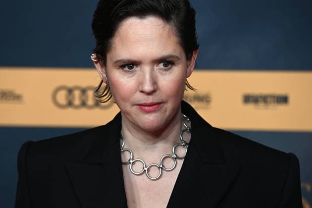 Emily COX, Schauspielerin, Portraet, Porträt, Portrait, Angeschnittenes Einzelbild, Einzelmotiv, Roter Teppich, Red Carpet Show, Ankunft, arrival, Filmpremiere DER MEDICUS 2 am 15.12.2025 im Cinedom-Kino in Koeln,