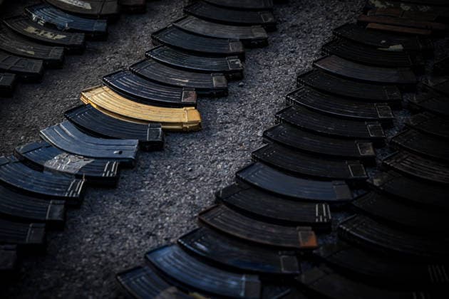 Mexico destroys hundreds of seized weapons in Arms Destruction Ceremony CULIACAN, SINALOA - DECEMBER 15: The Mexican Army destroy 922 firearms and 190.000 rounds of ammunition seized from organized crime in recent months in Culiacan, Sinaloa, Mexico on December 15, 2025. During the destruction ceremony, saws were used to render the weapons inoperable. The seized firearms and ammunition correspond to recent confiscations carried out in the context of the conflict between criminal factions of the Cartel de Sinaloa, which has left nearly 3,000 people dead and 3,000 missing in the state of Sinaloa. The event was held at the Ninth Military Zone in Culiacan, with the presence of local authorities. Jesus Verdugo Anadolu Culiacan Mexico. Editoria  Copyright: x2025xAnadoluxJesusxVerdugox