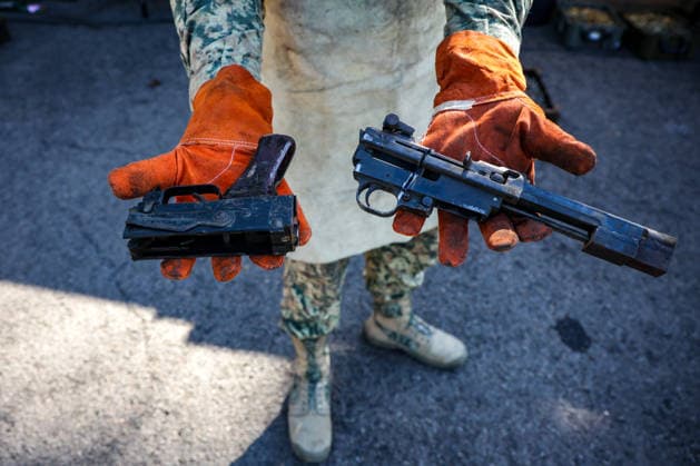 Mexico destroys hundreds of seized weapons in Arms Destruction Ceremony CULIACAN, SINALOA - DECEMBER 15: The Mexican Army destroy 922 firearms and 190.000 rounds of ammunition seized from organized crime in recent months in Culiacan, Sinaloa, Mexico on December 15, 2025. During the destruction ceremony, saws were used to render the weapons inoperable. The seized firearms and ammunition correspond to recent confiscations carried out in the context of the conflict between criminal factions of the Cartel de Sinaloa, which has left nearly 3,000 people dead and 3,000 missing in the state of Sinaloa. The event was held at the Ninth Military Zone in Culiacan, with the presence of local authorities. Jesus Verdugo Anadolu Culiacan Mexico. Editoria  Copyright: x2025xAnadoluxJesusxVerdugox