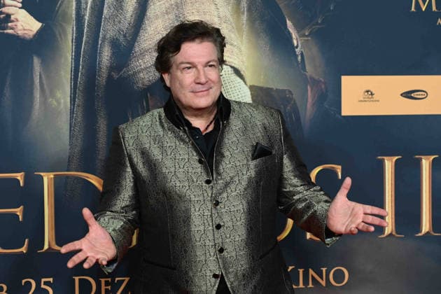 Francis FULTON-SMITH, Schauspieler, Portraet, Porträt, Portrait, Angeschnittenes Einzelbild, Einzelmotiv, Roter Teppich, Red Carpet Show, Ankunft, arrival, Filmpremiere DER MEDICUS 2 am 15.12.2025 im Cinedom-Kino in Koeln,