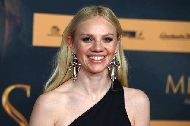Aine Rose DALY, Schauspielerin, Portraet, Porträt, Portrait, Angeschnittenes Einzelbild, Einzelmotiv, Roter Teppich, Red Carpet Show, Ankunft, arrival, Filmpremiere DER MEDICUS 2 am 15.12.2025 im Cinedom-Kino in Koeln,