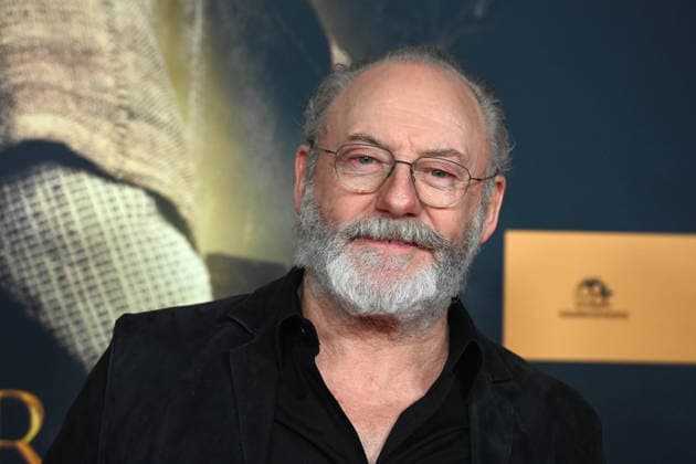 Liam CUNNINGHAM, Schauspieler, Portraet, Porträt, Portrait, Angeschnittenes Einzelbild, Einzelmotiv, Roter Teppich, Red Carpet Show, Ankunft, arrival, Filmpremiere DER MEDICUS 2 am 15.12.2025 im Cinedom-Kino in Koeln,