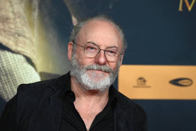 Liam CUNNINGHAM, Schauspieler, Portraet, Porträt, Portrait, Angeschnittenes Einzelbild, Einzelmotiv, Roter Teppich, Red Carpet Show, Ankunft, arrival, Filmpremiere DER MEDICUS 2 am 15.12.2025 im Cinedom-Kino in Koeln,