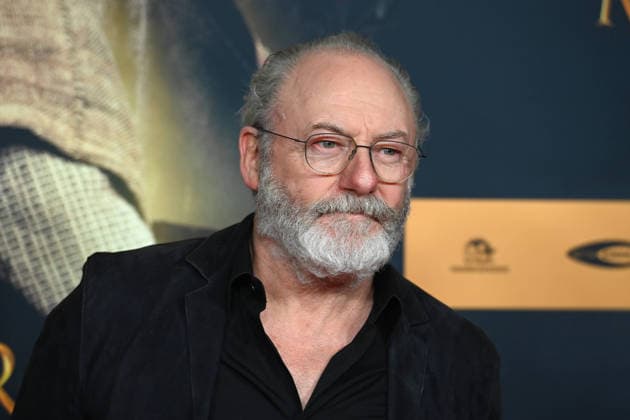 Liam CUNNINGHAM, Schauspieler, Portraet, Porträt, Portrait, Angeschnittenes Einzelbild, Einzelmotiv, Roter Teppich, Red Carpet Show, Ankunft, arrival, Filmpremiere DER MEDICUS 2 am 15.12.2025 im Cinedom-Kino in Koeln,