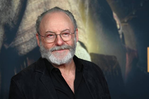 Liam CUNNINGHAM, Schauspieler, Portraet, Porträt, Portrait, Angeschnittenes Einzelbild, Einzelmotiv, Roter Teppich, Red Carpet Show, Ankunft, arrival, Filmpremiere DER MEDICUS 2 am 15.12.2025 im Cinedom-Kino in Koeln,