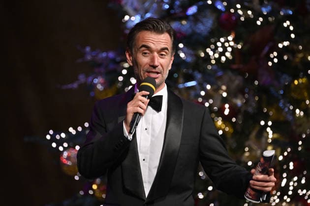 Florian SILBEREISEN (Moderator,Schauspieler,Musiker). Einzelbild,angeschnittenes Einzelmotiv,Halbfigur,halbe Figur. Adventskonzert des Bayerischen Ministerpraesidenten am 15.12.2025 im Cuvillies Theater in der Residenz in Muenchen.