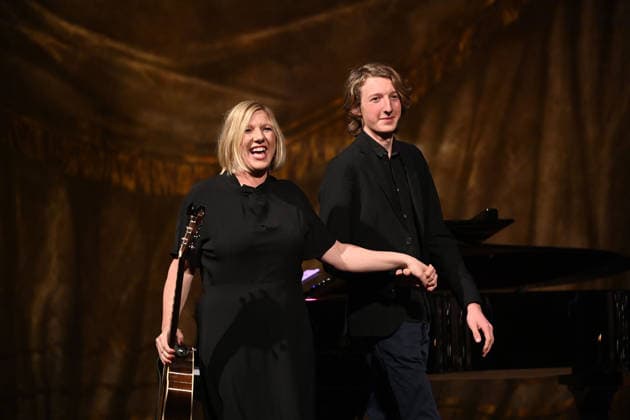 Claudia KORECK (Musikerin) mit Sohn Tim. Adventskonzert des Bayerischen Ministerpraesidenten am 15.12.2025 im Cuvillies Theater in der Residenz in Muenchen.