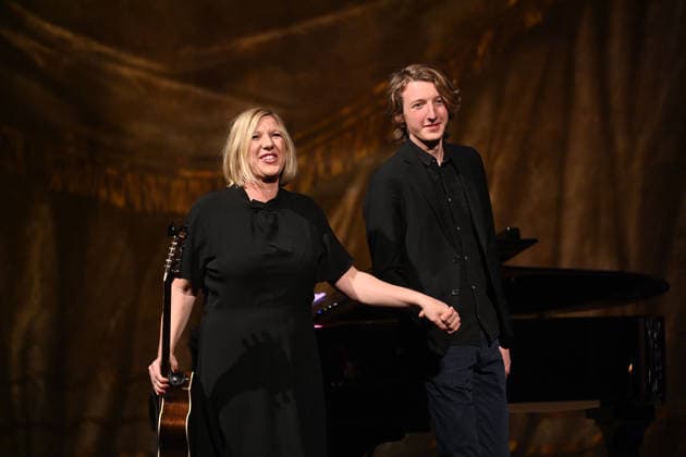 Claudia KORECK (Musikerin) mit Sohn Tim. Adventskonzert des Bayerischen Ministerpraesidenten am 15.12.2025 im Cuvillies Theater in der Residenz in Muenchen.