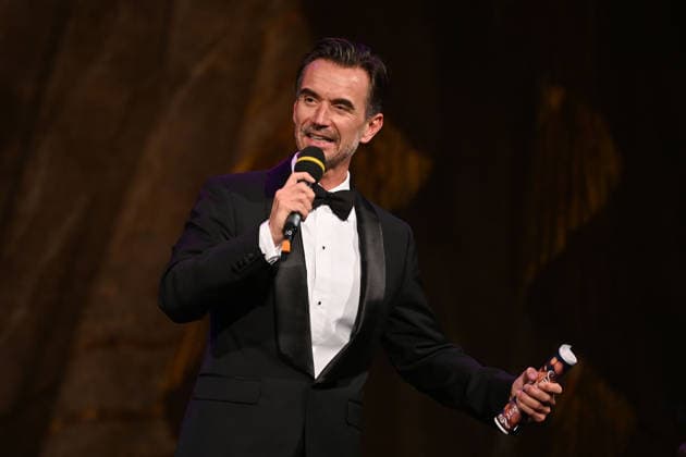Florian SILBEREISEN (Moderator,Schauspieler,Musiker). Einzelbild,angeschnittenes Einzelmotiv,Halbfigur,halbe Figur. Adventskonzert des Bayerischen Ministerpraesidenten am 15.12.2025 im Cuvillies Theater in der Residenz in Muenchen.