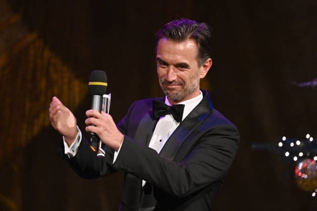 Florian SILBEREISEN (Moderator,Schauspieler,Musiker). Einzelbild,angeschnittenes Einzelmotiv,Halbfigur,halbe Figur. Adventskonzert des Bayerischen Ministerpraesidenten am 15.12.2025 im Cuvillies Theater in der Residenz in Muenchen.