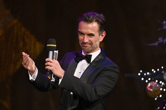 Florian SILBEREISEN (Moderator,Schauspieler,Musiker). Einzelbild,angeschnittenes Einzelmotiv,Halbfigur,halbe Figur. Adventskonzert des Bayerischen Ministerpraesidenten am 15.12.2025 im Cuvillies Theater in der Residenz in Muenchen.