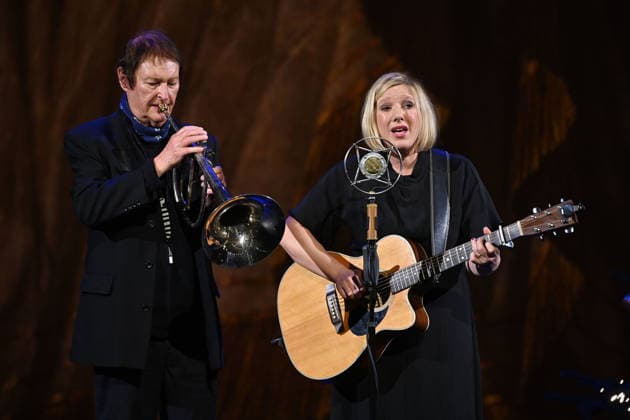 Claudia KORECK ,Hans Juergen BUCHNER (Haindling). Adventskonzert des Bayerischen Ministerpraesidenten am 15.12.2025 im Cuvillies Theater in der Residenz in Muenchen.