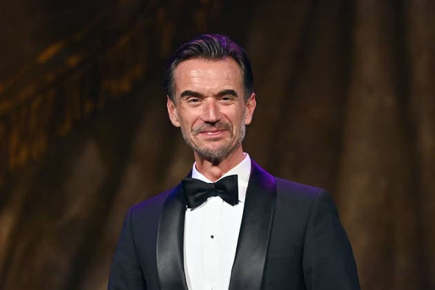 Florian SILBEREISEN (Moderator,Schauspieler,Musiker). Einzelbild,angeschnittenes Einzelmotiv,Halbfigur,halbe Figur. Adventskonzert des Bayerischen Ministerpraesidenten am 15.12.2025 im Cuvillies Theater in der Residenz in Muenchen.