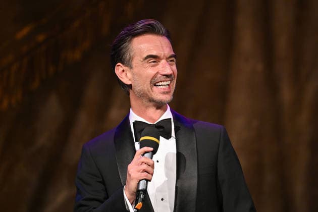 Florian SILBEREISEN (Moderator,Schauspieler,Musiker). Einzelbild,angeschnittenes Einzelmotiv,Halbfigur,halbe Figur. Adventskonzert des Bayerischen Ministerpraesidenten am 15.12.2025 im Cuvillies Theater in der Residenz in Muenchen.