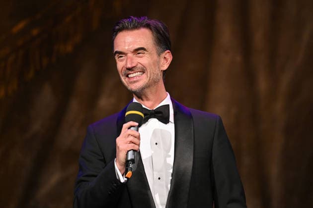 Florian SILBEREISEN (Moderator,Schauspieler,Musiker). Einzelbild,angeschnittenes Einzelmotiv,Halbfigur,halbe Figur. Adventskonzert des Bayerischen Ministerpraesidenten am 15.12.2025 im Cuvillies Theater in der Residenz in Muenchen.