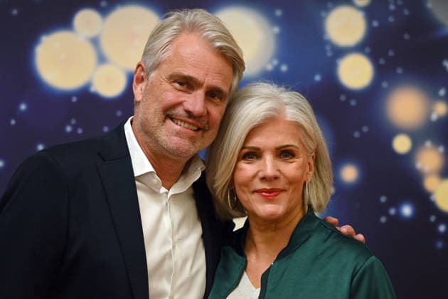 Birgit SCHROWANGE mit Ehemann Frank SPOTHELFER, Adventskonzert des Bayerischen Ministerpraesidenten am 15.12.2025 im Cuvillies Theater in der Residenz in Muenchen.