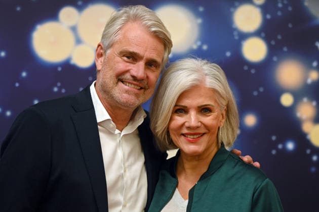 Birgit SCHROWANGE mit Ehemann Frank SPOTHELFER, Adventskonzert des Bayerischen Ministerpraesidenten am 15.12.2025 im Cuvillies Theater in der Residenz in Muenchen.