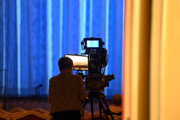 Randmotiv:Kameramann,Fernsehaufzeichnung,Fernsehdendung.Kamera, Adventskonzert des Bayerischen Ministerpraesidenten am 15.12.2025 im Cuvillies Theater in der Residenz in Muenchen.