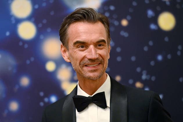 Florian SILBEREISEN (Moderator,Schauspieler,Musiker), Einzelbild,angeschnittenes Einzelmotiv,Portraet,Portrait,Porträt Adventskonzert des Bayerischen Ministerpraesidenten am 15.12.2025 im Cuvillies Theater in der Residenz in Muenchen.