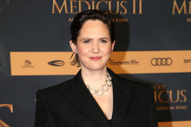 Emily Cox bei der Kinopremiere von Der Medicus 2 am 15.12.2025 in Koeln Der Medicus 2 Kinopremiere in Koeln