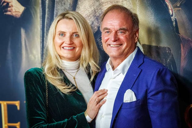 15.12.2025. Köln. Weltpremiere des Historienfilms DER MEDICUS 2 im Cinedom Köln. Red Carpet. Hier: Georg Kofler und seine Partnerin Isabel Grupp Köln Cinedom Nordrhein-Westfalen Deutschland