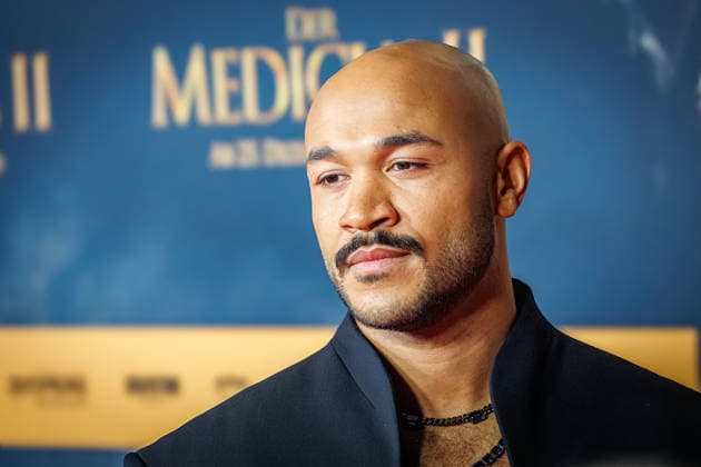 15.12.2025. Köln. Weltpremiere des Historienfilms DER MEDICUS 2 im Cinedom Köln. Red Carpet. Hier: Malick Bauer Köln Cinedom Nordrhein-Westfalen Deutschland