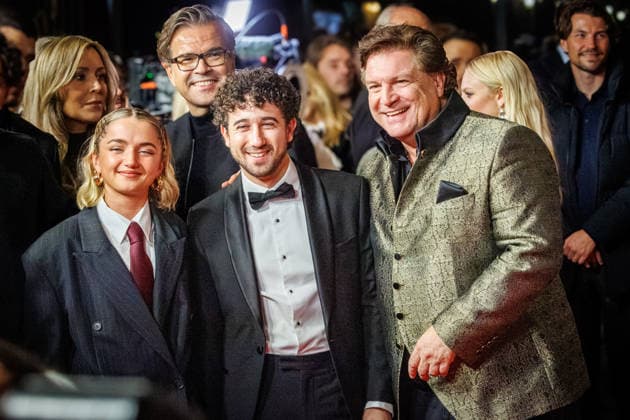 15.12.2025. Köln. Weltpremiere des Historienfilms DER MEDICUS 2 im Cinedom Köln. Red Carpet. Hier: Rosie Boore, Jaouhar Ben Ayed und Francis Fulton-Smith Köln Cinedom Nordrhein-Westfalen Deutschland