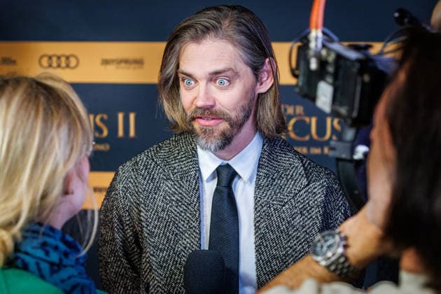 15.12.2025. Köln. Weltpremiere des Historienfilms DER MEDICUS 2 im Cinedom Köln. Red Carpet. Hier: Tom Payne Köln Cinedom Nordrhein-Westfalen Deutschland