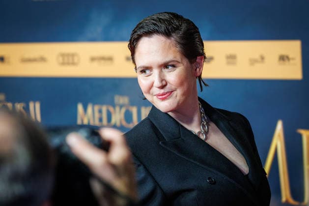15.12.2025. Köln. Weltpremiere des Historienfilms DER MEDICUS 2 im Cinedom Köln. Red Carpet. Hier: Emily Cox Köln Cinedom Nordrhein-Westfalen Deutschland