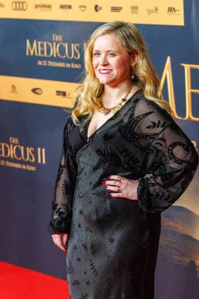 15.12.2025. Köln. Weltpremiere des Historienfilms DER MEDICUS 2 im Cinedom Köln. Red Carpet. Hier: Evelyn Craven Köln Cinedom Nordrhein-Westfalen Deutschland