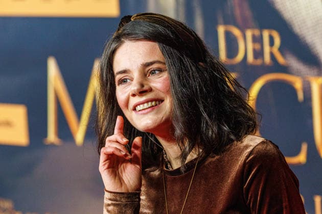 15.12.2025. Köln. Weltpremiere des Historienfilms DER MEDICUS 2 im Cinedom Köln. Red Carpet. Hier: Joyce Ilg Köln Cinedom Nordrhein-Westfalen Deutschland