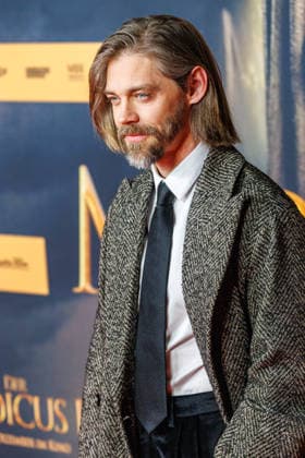 15.12.2025. Köln. Weltpremiere des Historienfilms DER MEDICUS 2 im Cinedom Köln. Red Carpet. Hier: Tom Payne Köln Cinedom Nordrhein-Westfalen Deutschland