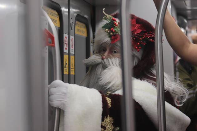 Joso Miguel Moctezuma characterized as Santa Claus iluminated, traveling at the Mexico City s Metro line 1 to greet and take photos with the people. on December 15, 2025 in Mexico City, Mexico. Mexico City Mexico - ZUMAe321 20251215_zia_e321_010 Copyright: xCarlosxSantiagox